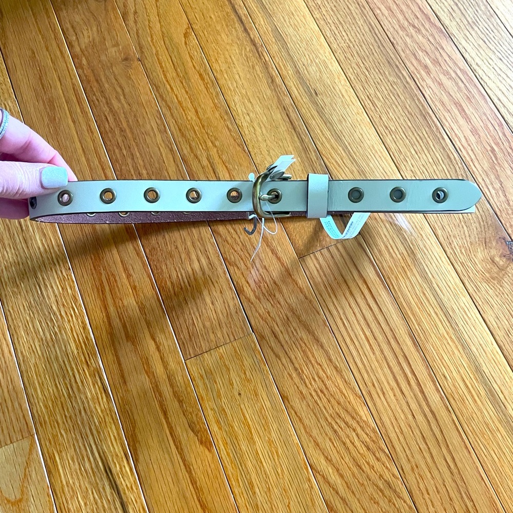 American Eagle Cream Belt NWT extra small